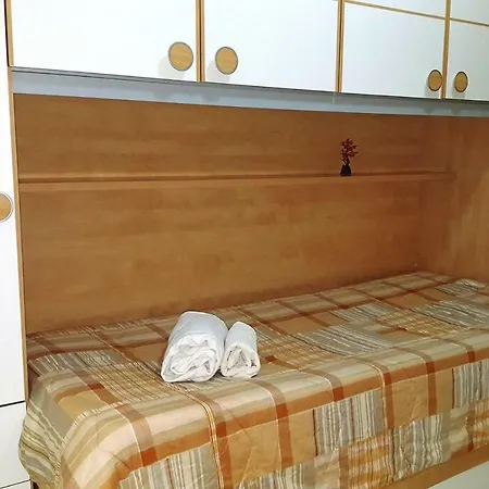 - Isr071018-cya Apartman